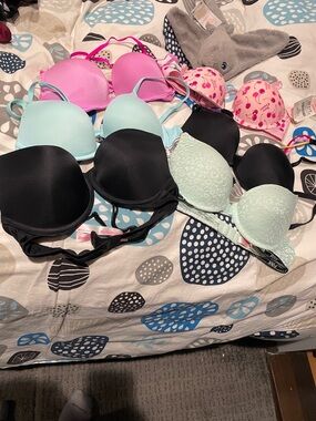 Victoria's Secret Mixed Color Push-Up & T-Shirt Bra Lot - Black, Pink, Mint
